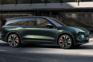 Čínský luxus pro rodiny má šest míst, parametry supersportu a míří do Evropy. Prémiové značky by se měly začít bát - Garáž.cz